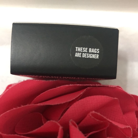 New MAC Powder Kiss Soft Matte Eye Shadow THESE BAGS ARE DESIGNER NIB - Picture 3 of 3